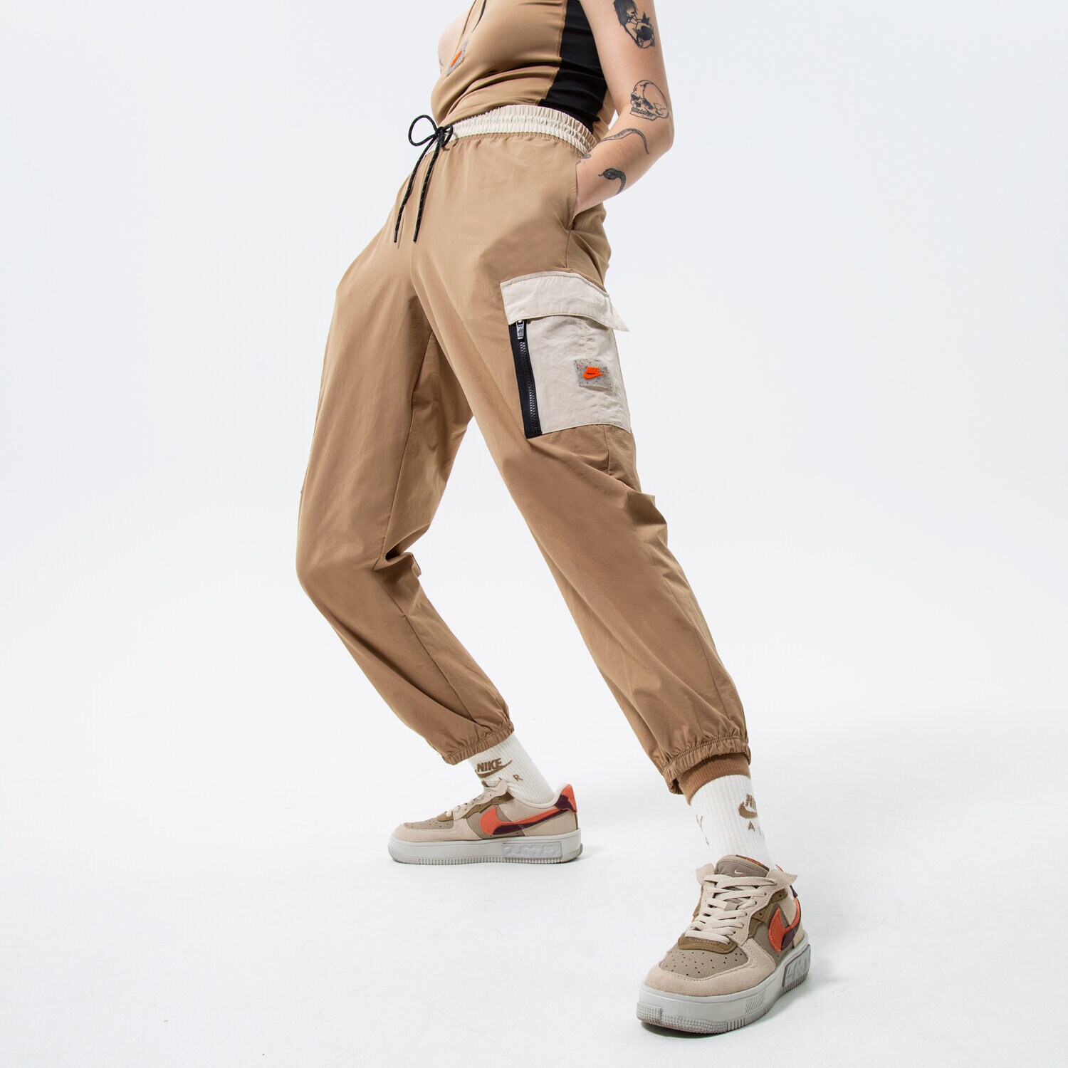 Ženske hlače NIKE HLAČE W NSW WVN CARGO PANT SU DX2322-258 smeđa