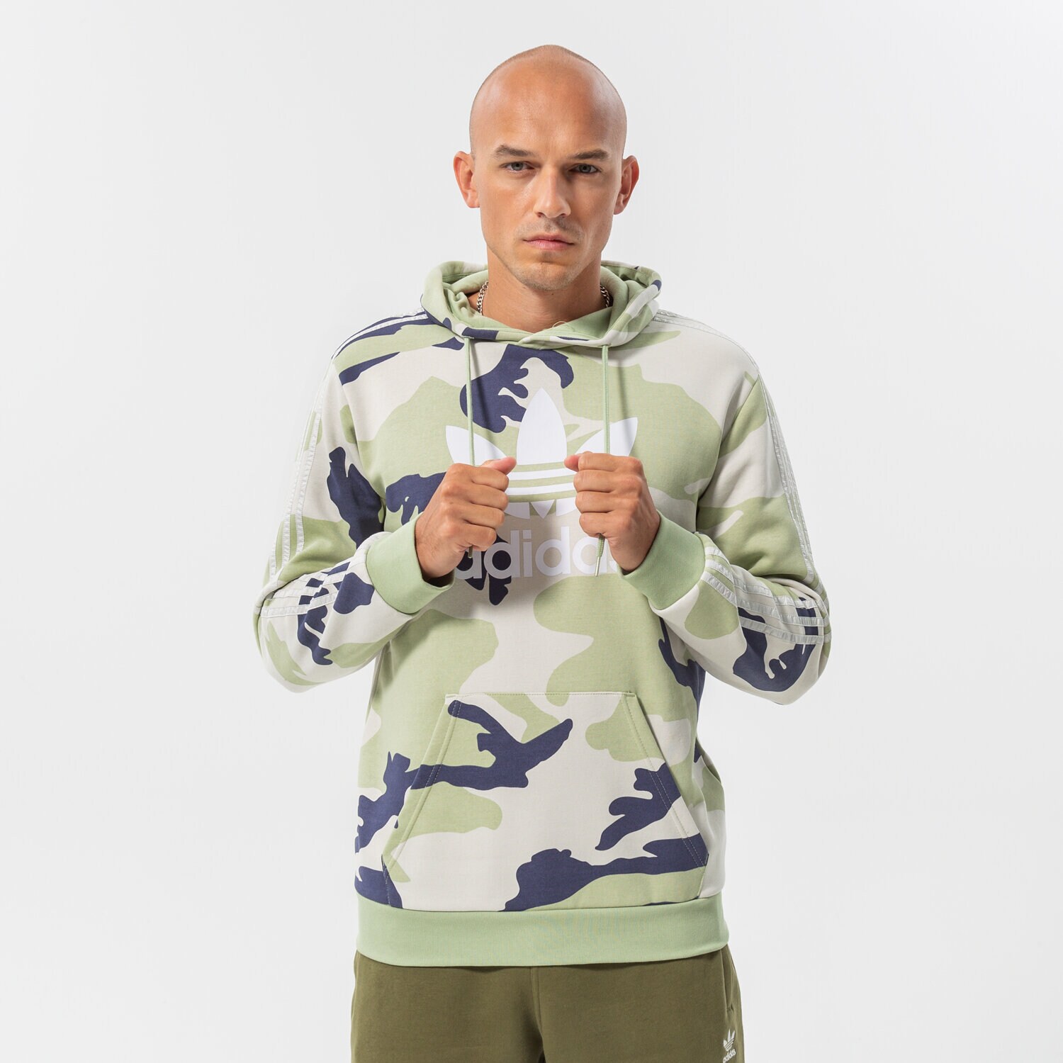 Muške dukserice ADIDAS VESTA S KAPULJAČOM CAMO HOODIE HF4886 šarena