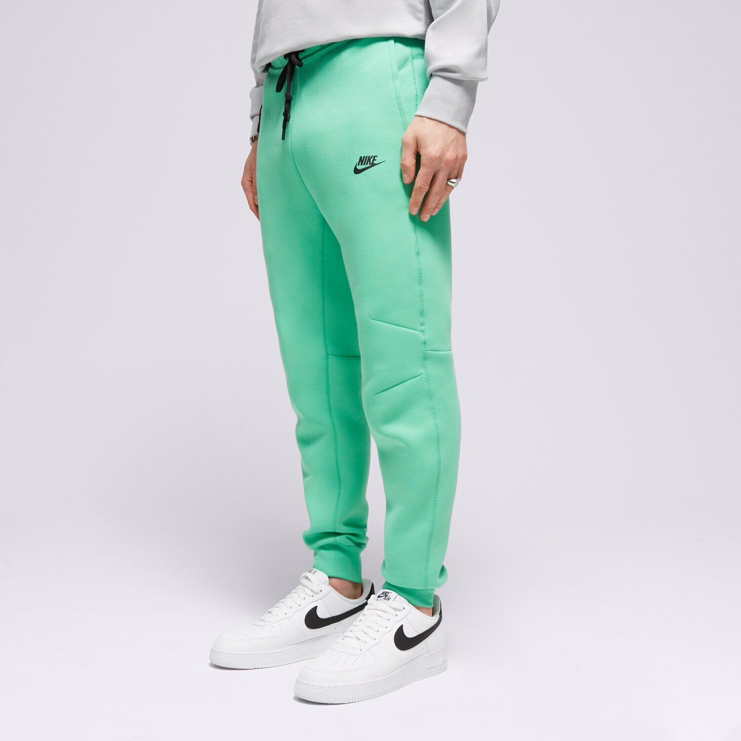 Muške hlače NIKE HLAČE M NK TCH FLC JGGR FB8002-363 zelena