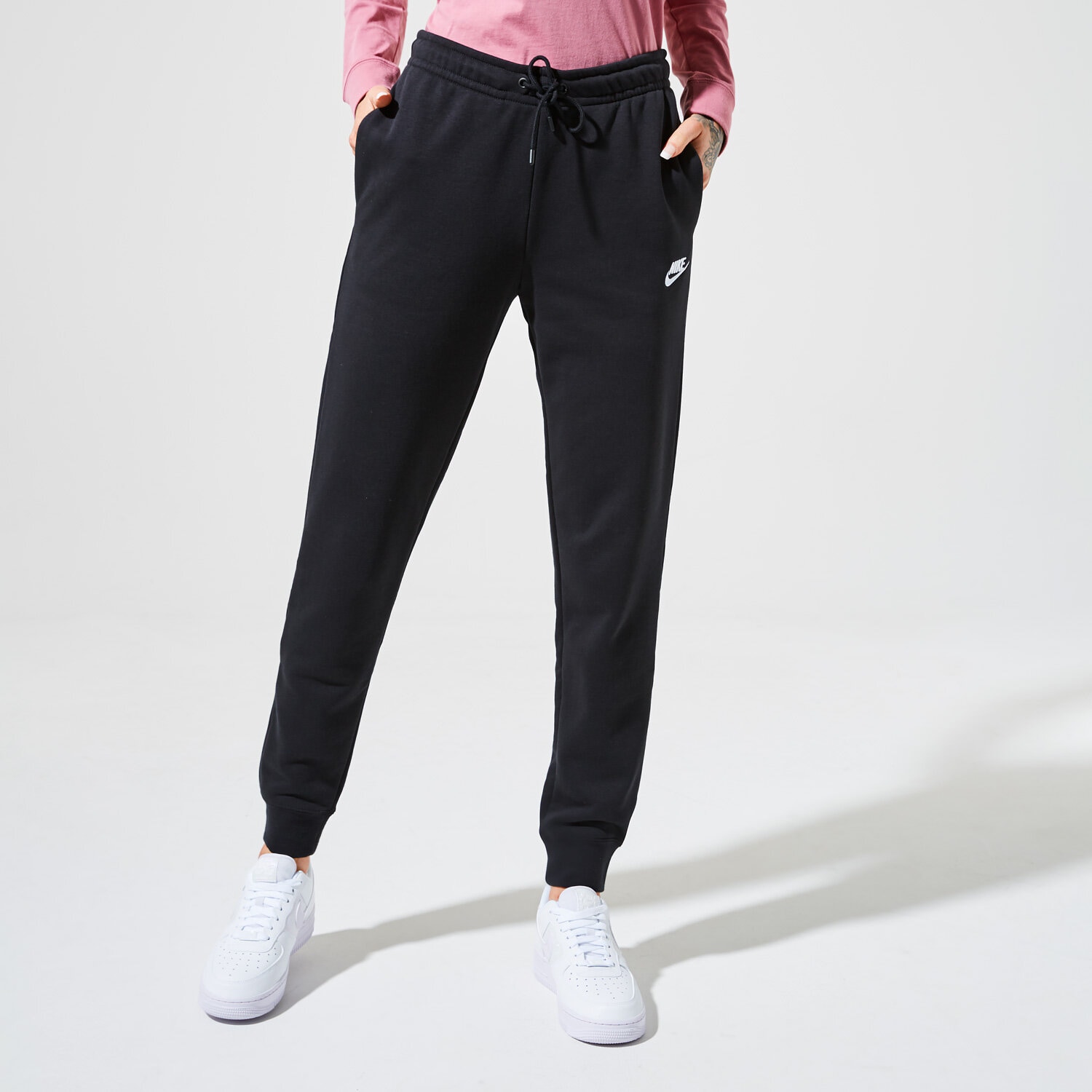 Ženske hlače NIKE ESSENTIAL FUTURA JOGGERS  BV4095-010 crna