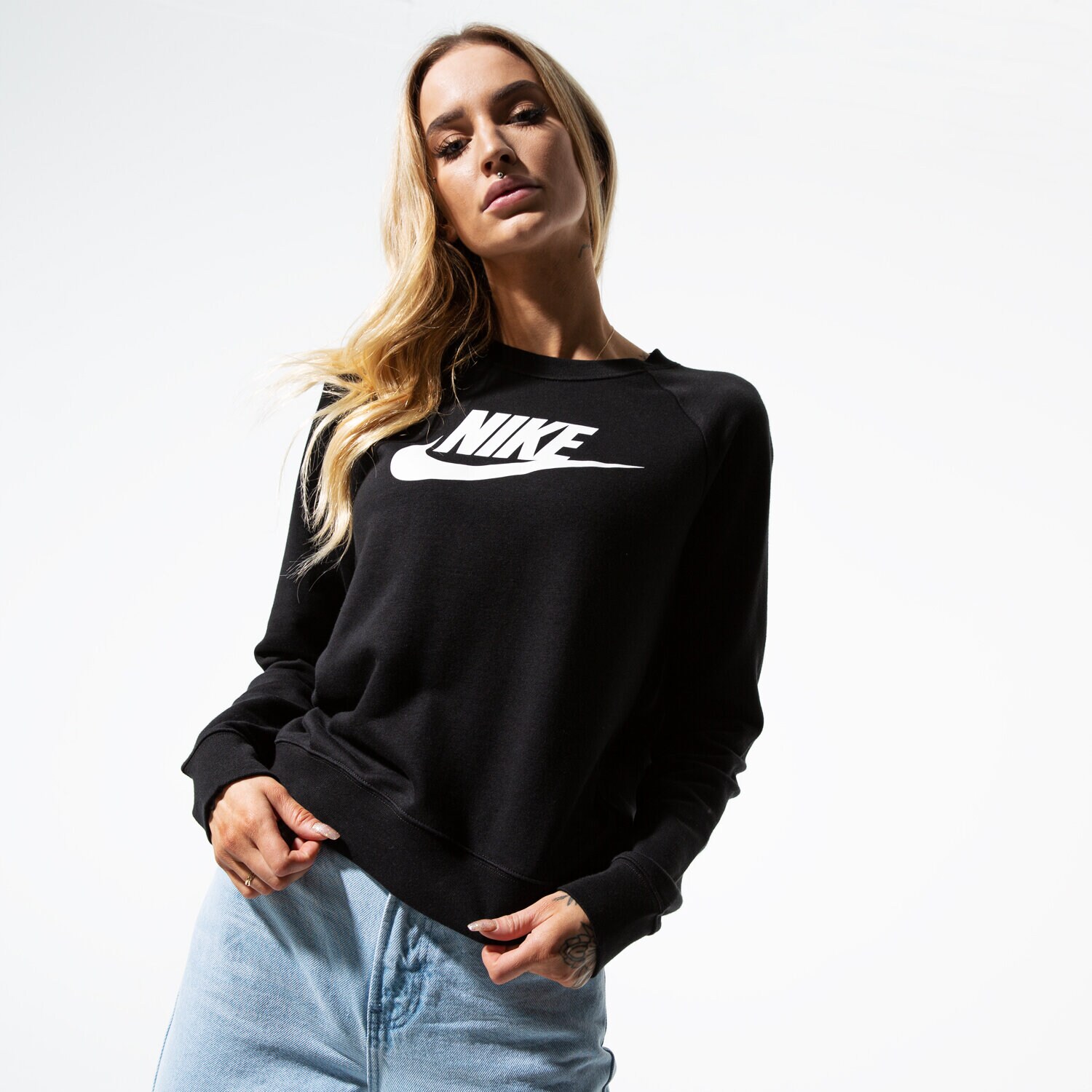 Ženske dukserice NIKE VESTA W NSW ESSNTL CREW FLC HBR BV4112-010 crna