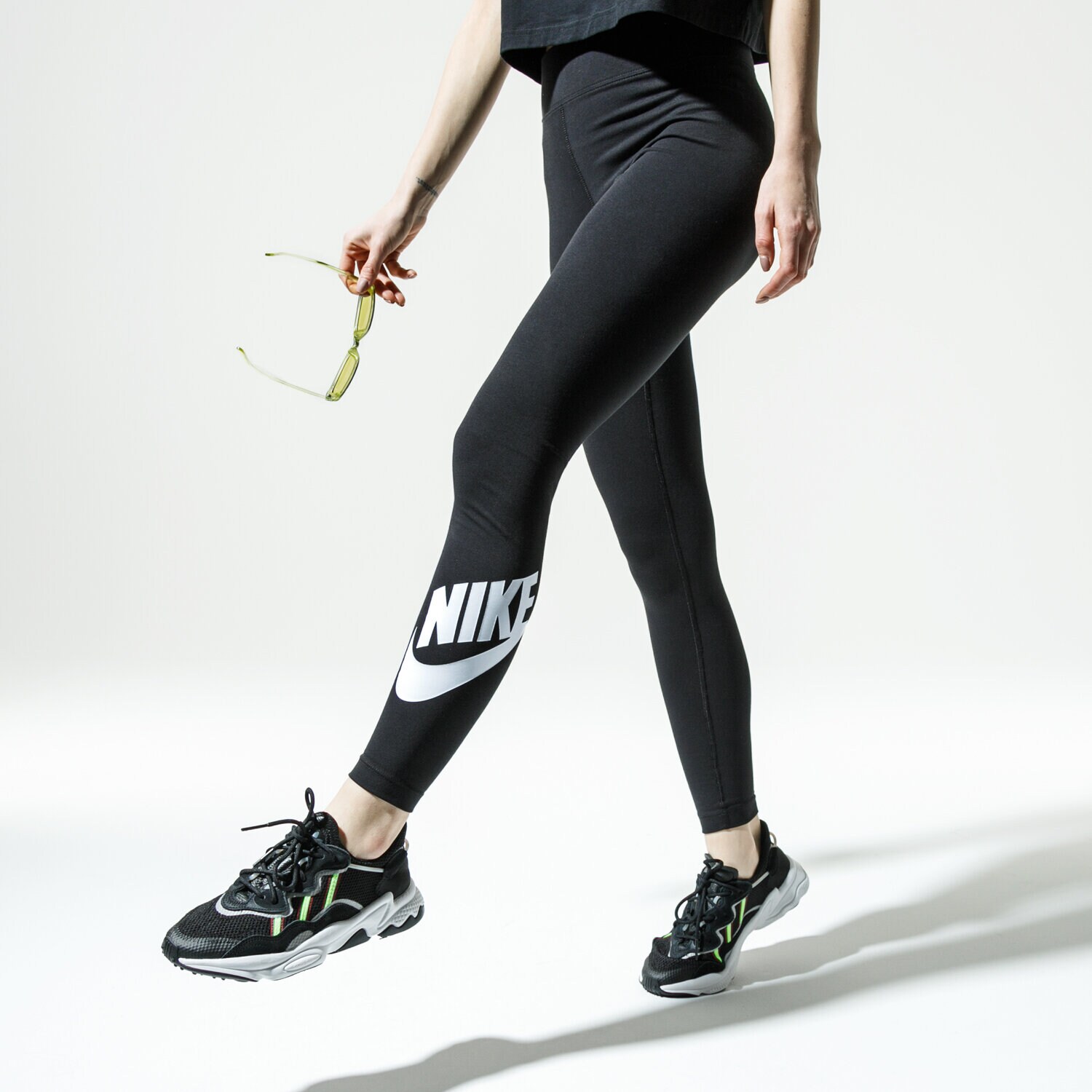 Ženske hlače NIKE TAJICE W NSW LEGASEE LGNG HW FUTURA CJ2297-011 crna