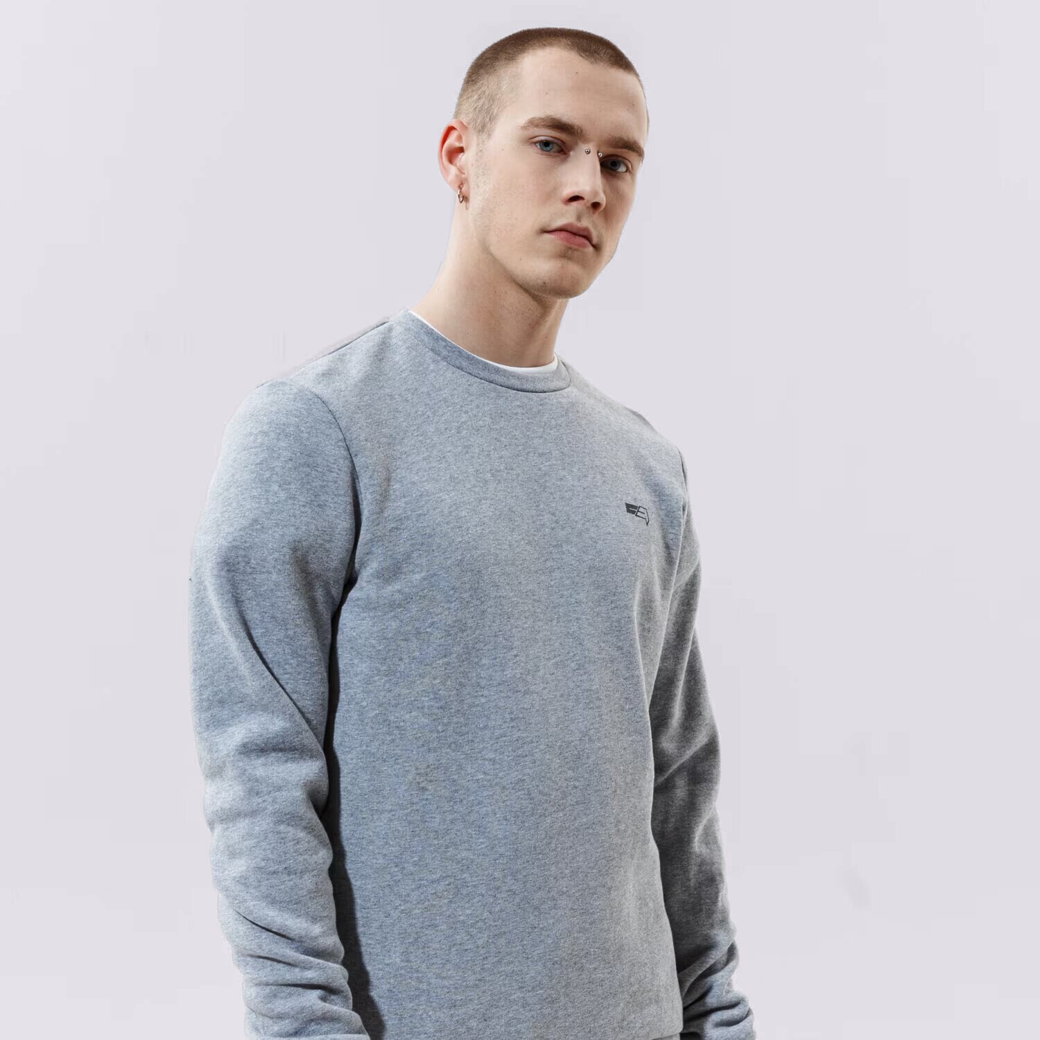 Muške dukserice CONFRONT VESTA SMALL LOGO CREW GREY  CF121BLM25002 siva