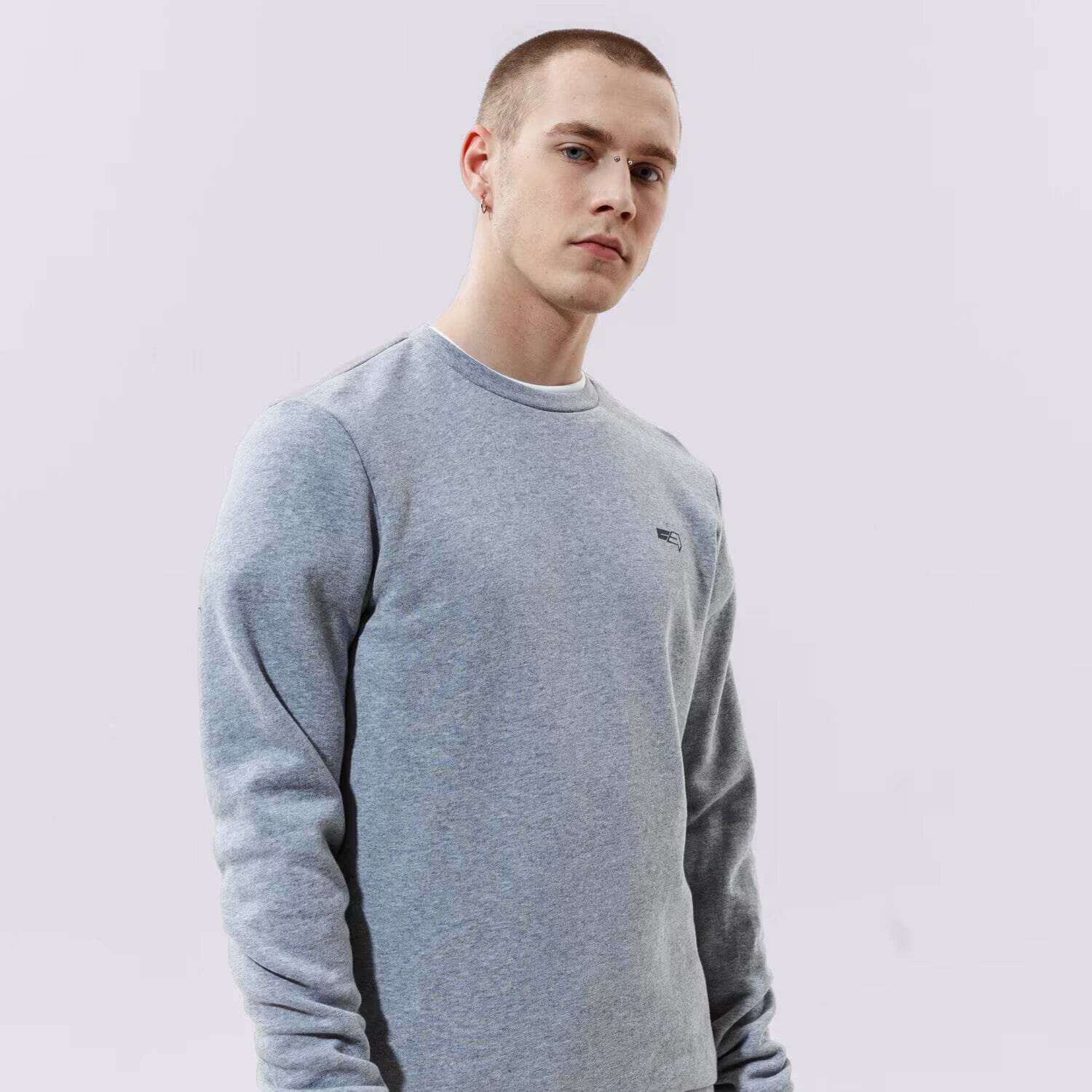 Muške dukserice CONFRONT VESTA SMALL LOGO CREW GREY  CF121BLM25002 siva