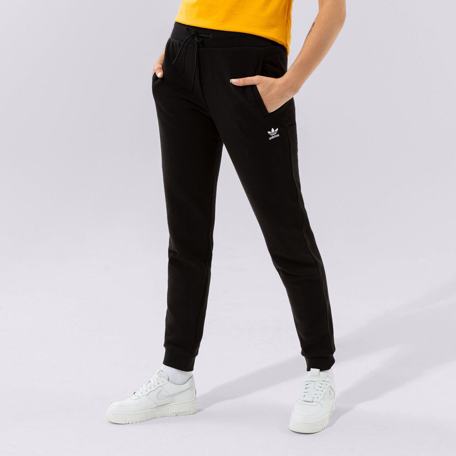 Ženske hlače ADIDAS HLAČE TRACK PANT H37878 crna