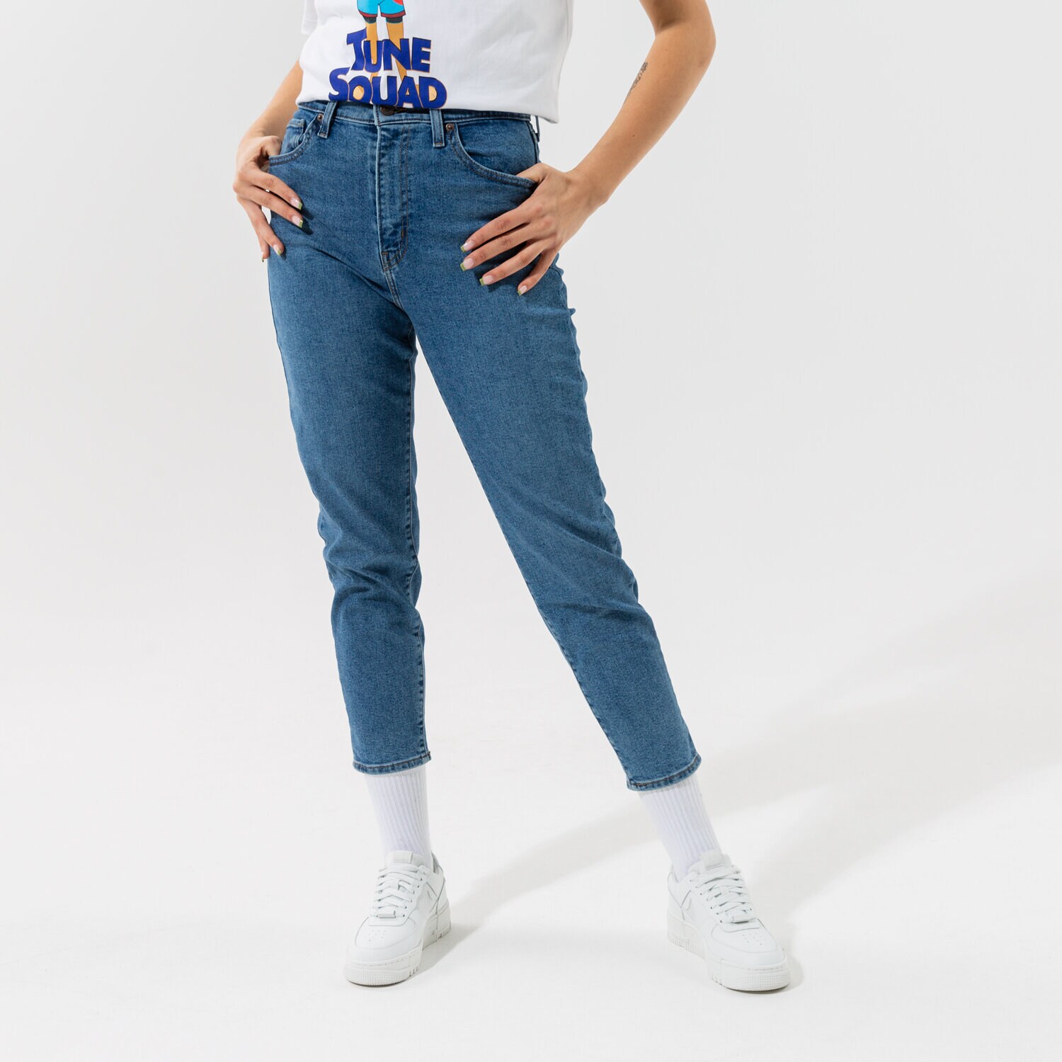 Ženske hlače LEVI'S HLAČE HIGH WAISTED MOM JEAN 26986-0008 plava