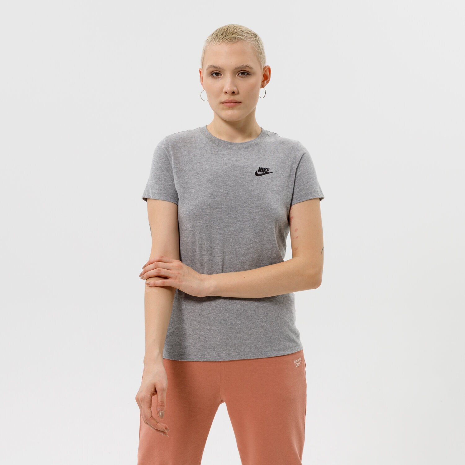 Ženske majice NIKE T-SHIRT ESSENTIAL SHORT SLEEVE DN2393-063 siva