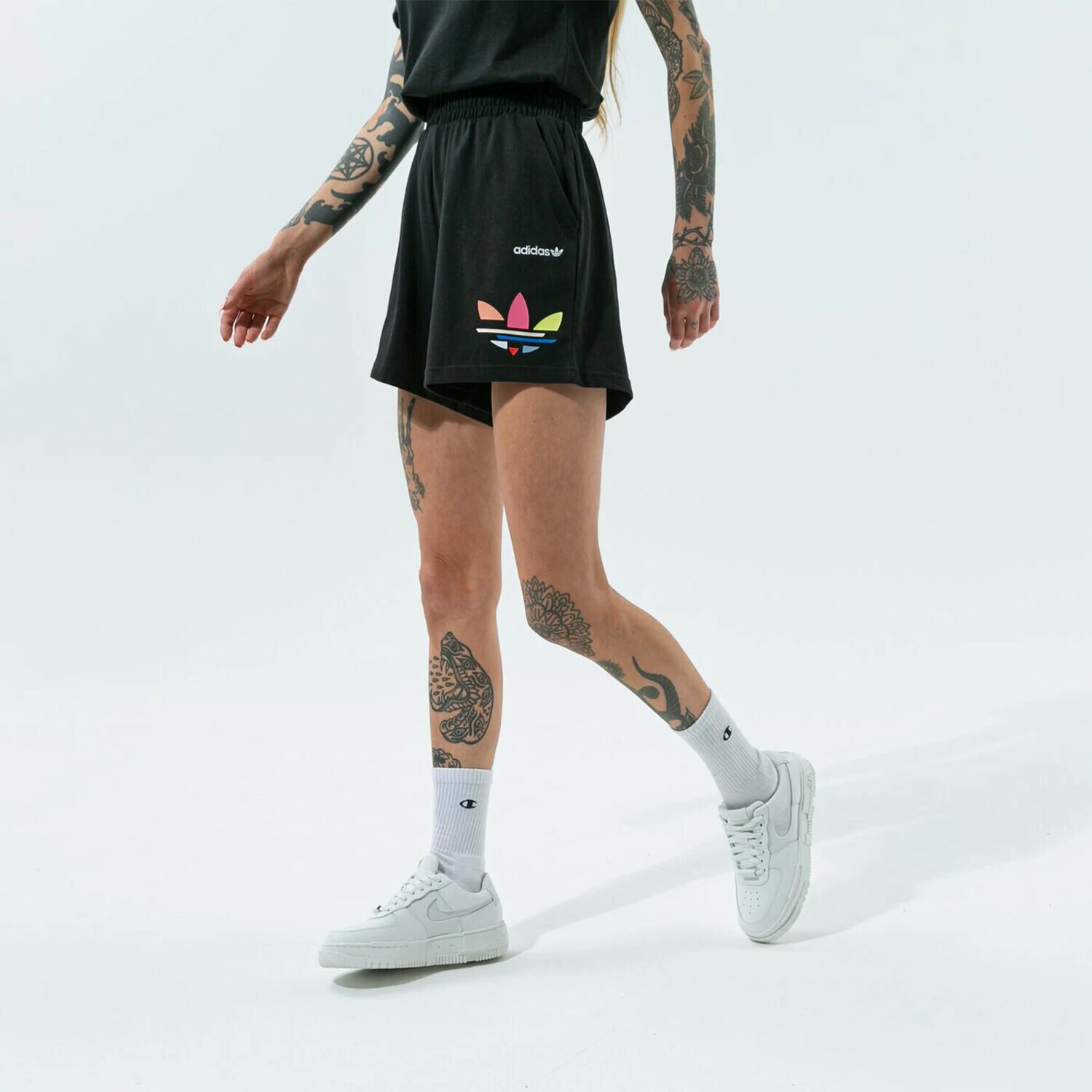 Ženske kratke hlače ADIDAS KRATKE HLAČE H22849 crna