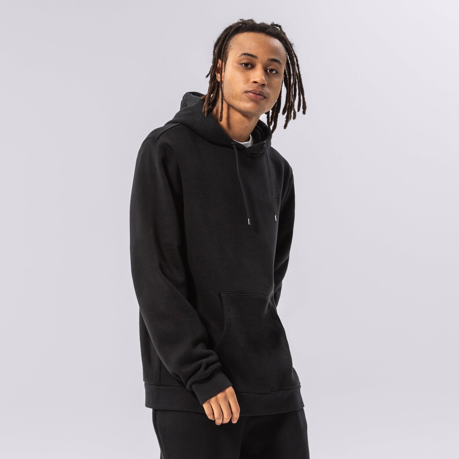 Muške dukserice CONFRONT VESTA S KAPULJAČOM HOODIE ESSENTIAL CF322BLM91001 crna