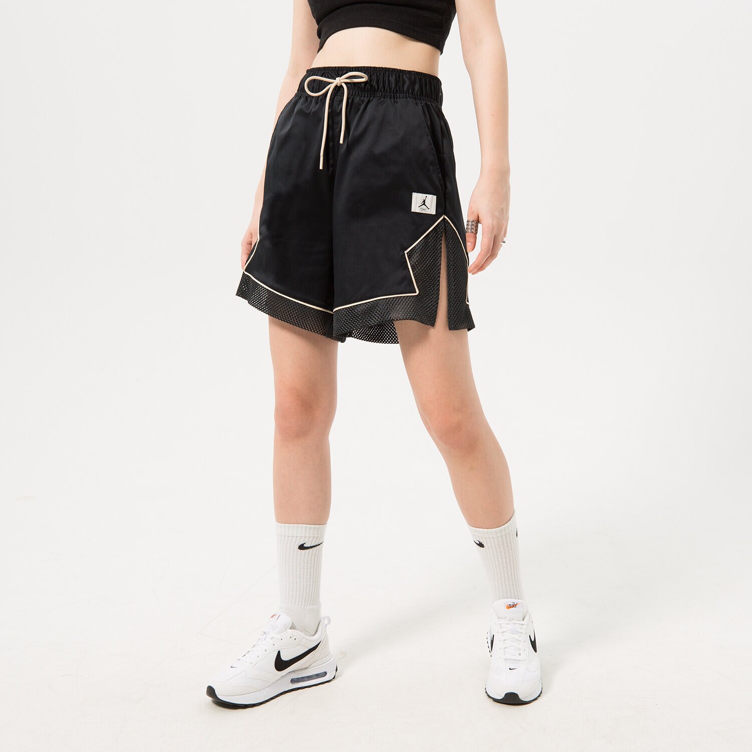 Ženske kratke hlače JORDAN KRATKE HLAČE W J ESSEN DIAMOND SHORT 2 DO5041-010 crna