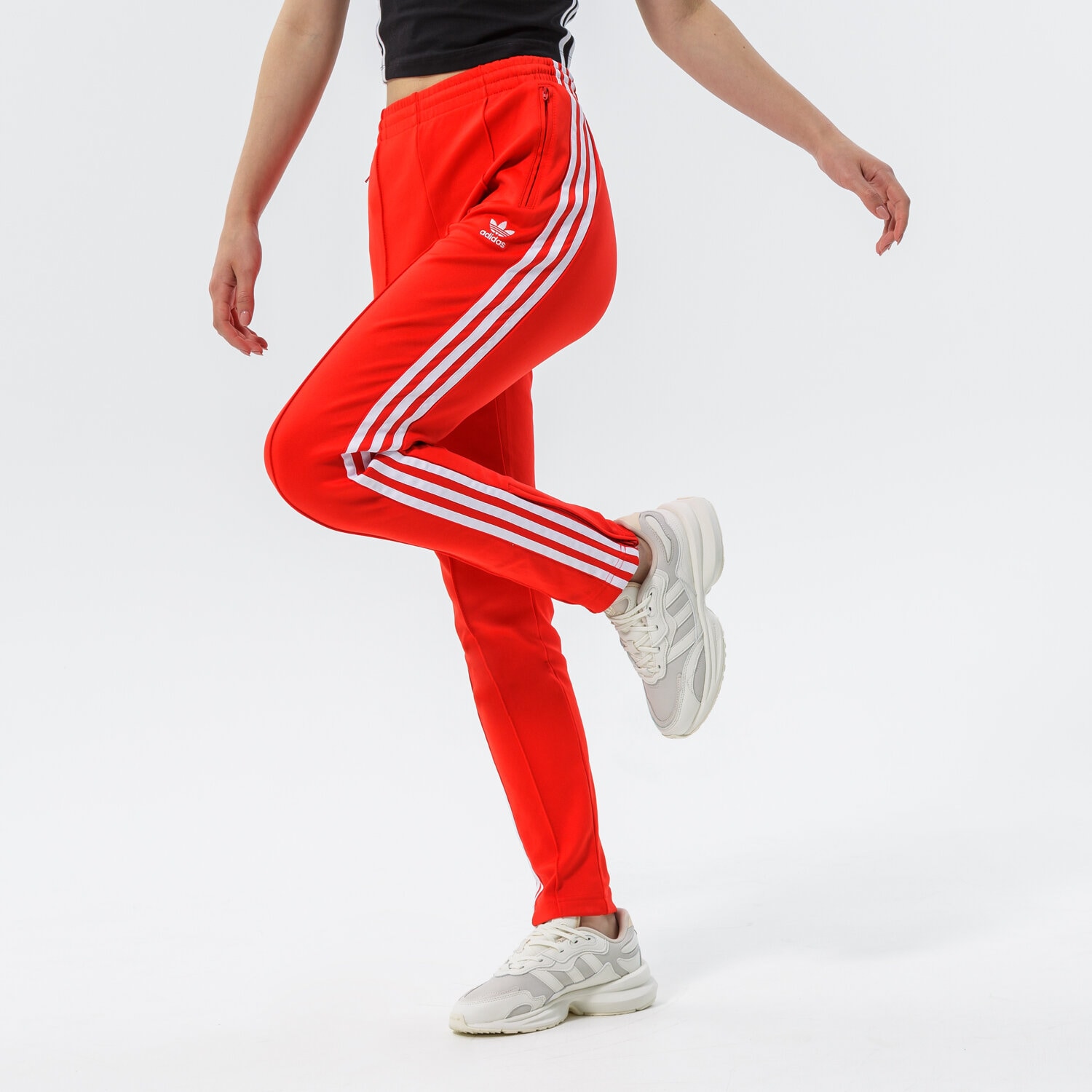 Ženske hlače ADIDAS HLAČE SST PANTS PB HF1992 crvena