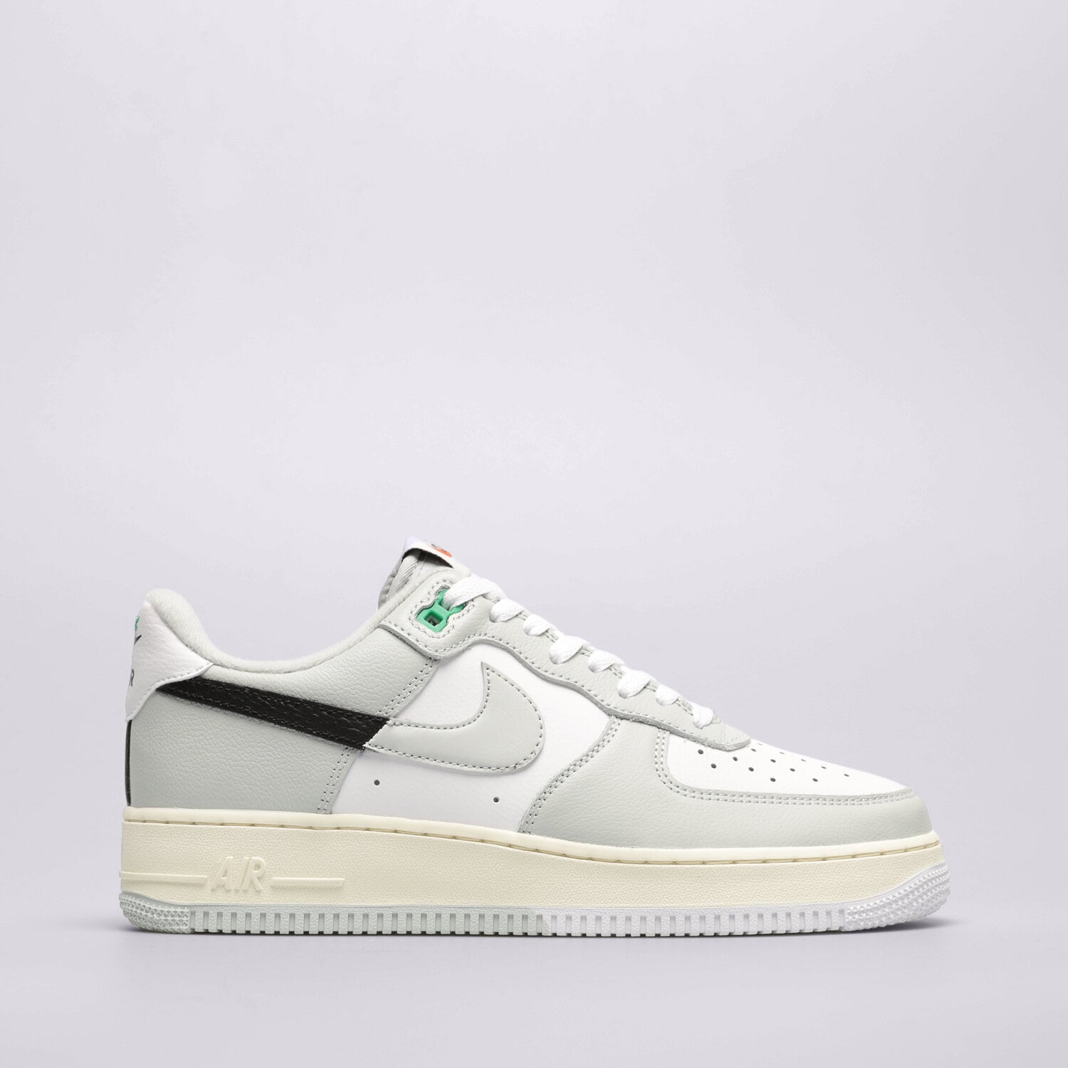 Muške tenisice NIKE AIR FORCE 1 '07 LV8 DZ2522-001 siva