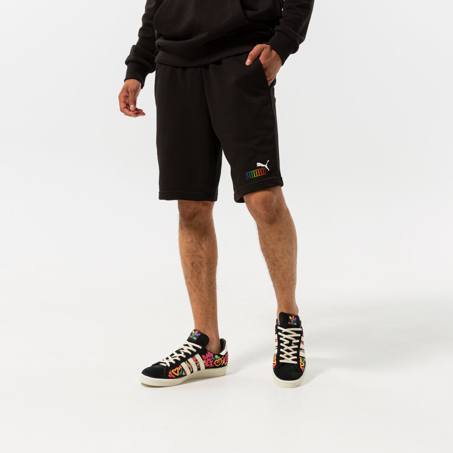Muške kratke hlače PUMA KRATKE HLAČE ESS+ RAINBOW SWEAT SHORTS 9" TR 848679 01 crna