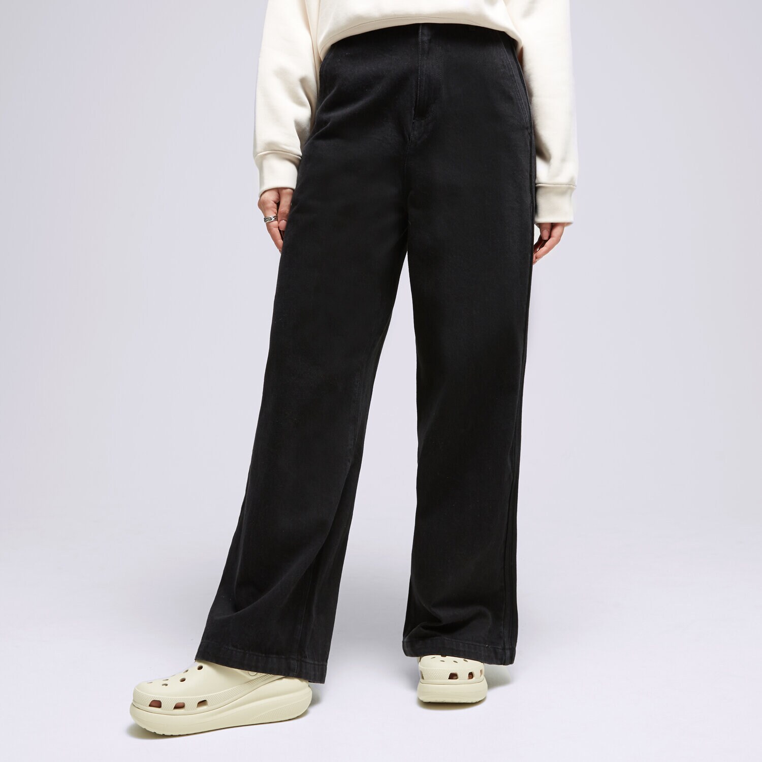 Ženske hlače ADIDAS HLAČE 3 STRIPE JEANS IJ8338 crna