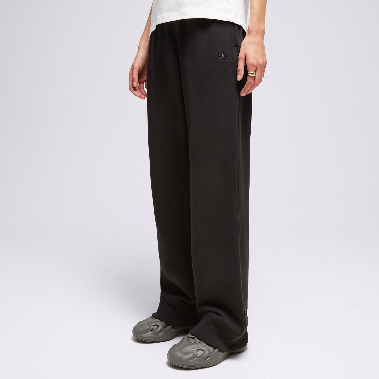 Ženske hlače ADIDAS HLAČE WIDE CUF JOGGER II8029 crna