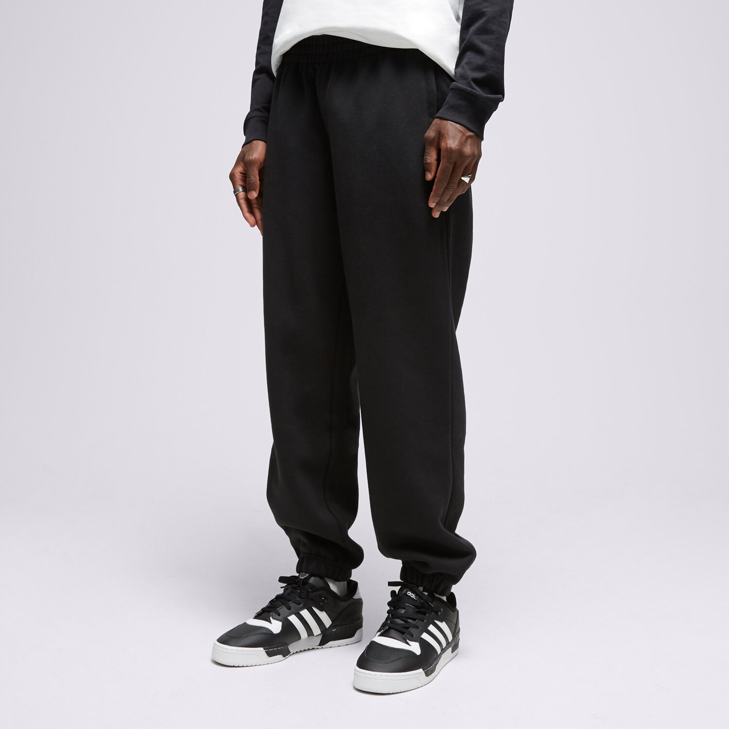 Muške hlače ADIDAS HLAČE P ESS PANTS HB7501 crna