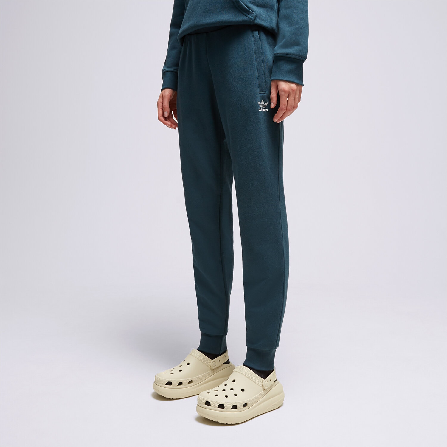 Ženske hlače ADIDAS HLAČE TRACK PANT IJ9818 tamno plava