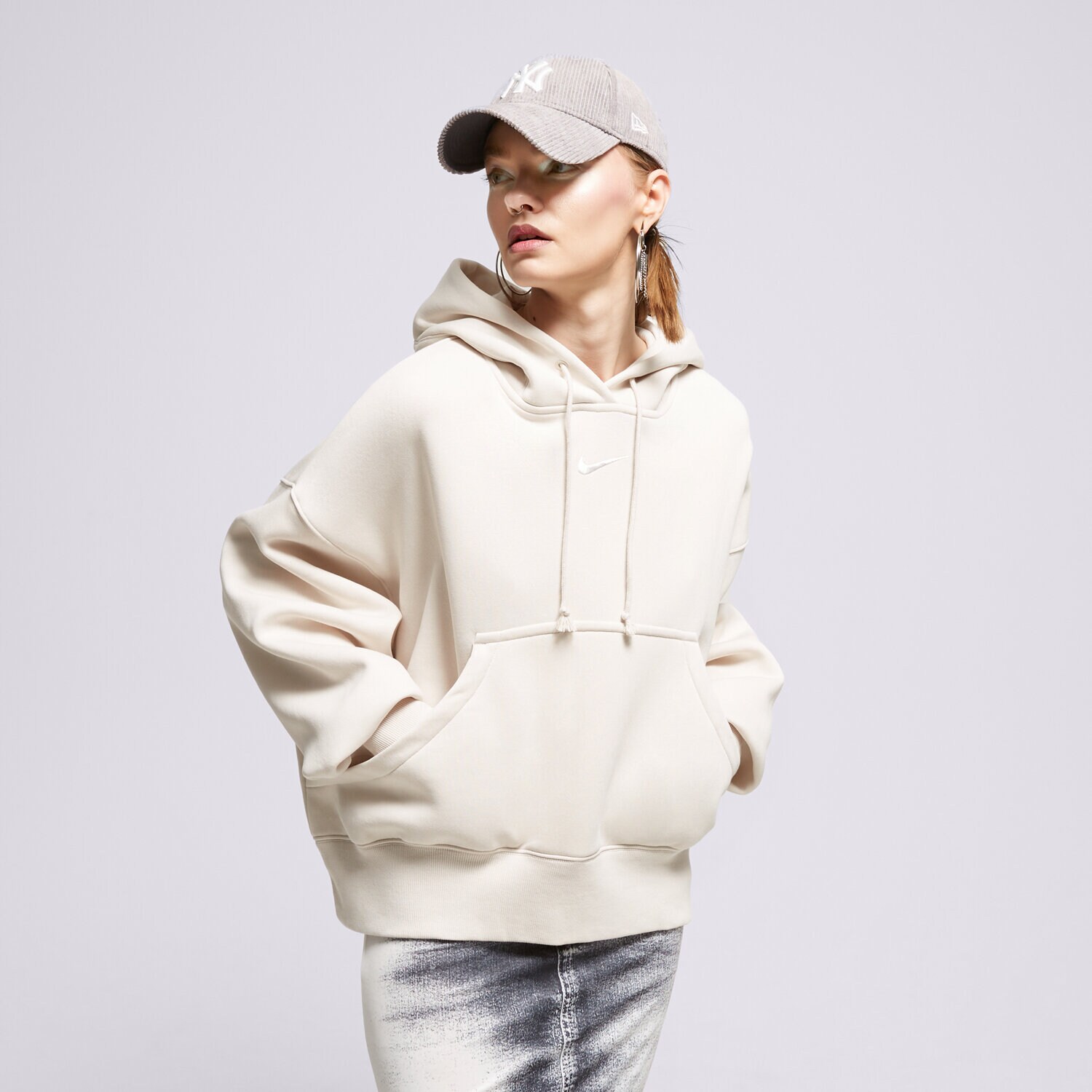 Ženske dukserice NIKE VESTA S KAPULJAČOM W NSW PHNX FLC OOS PO  DQ5858-104 bijela