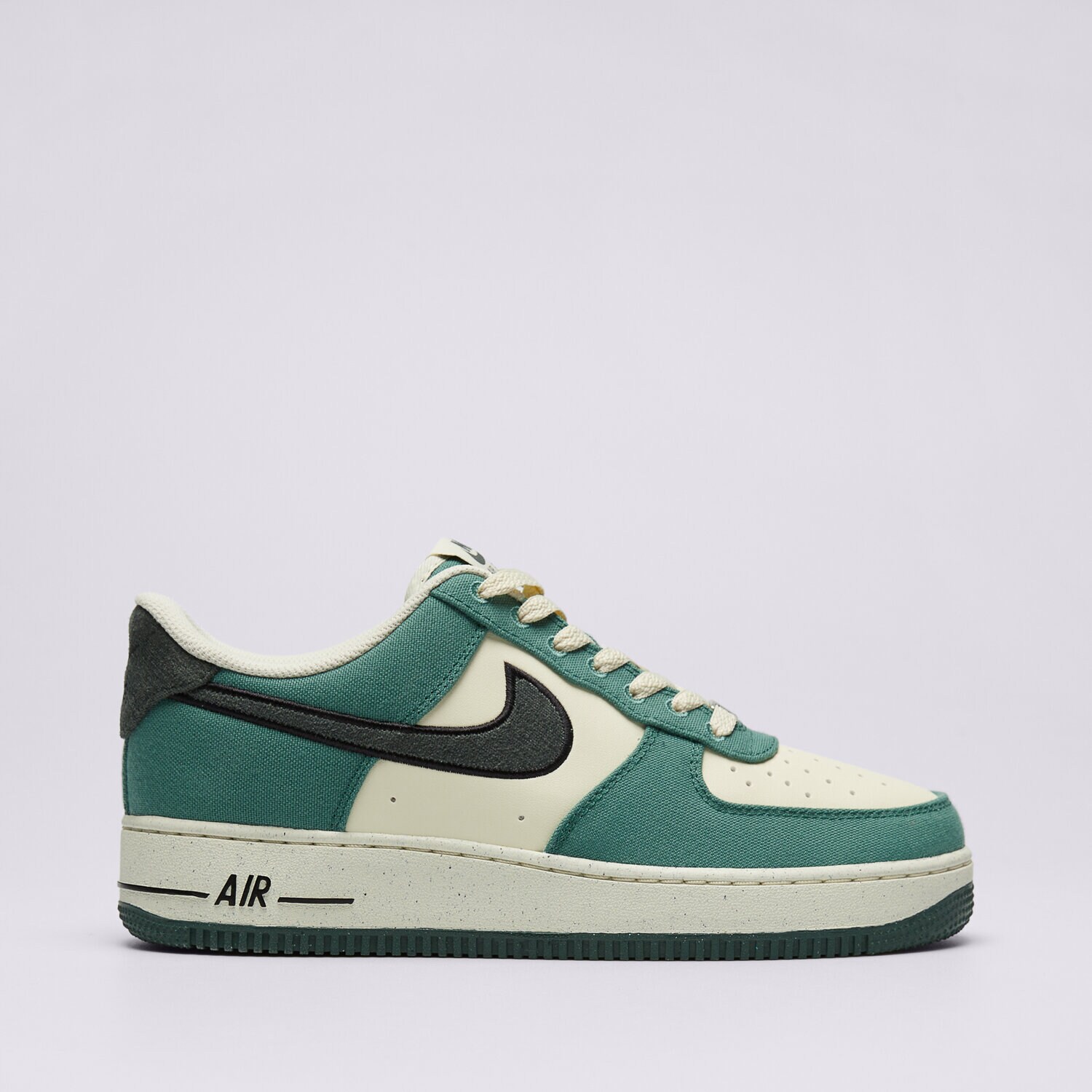 Muške tenisice NIKE AIR FORCE 1 '07 LV8 FQ8713-100 zelena