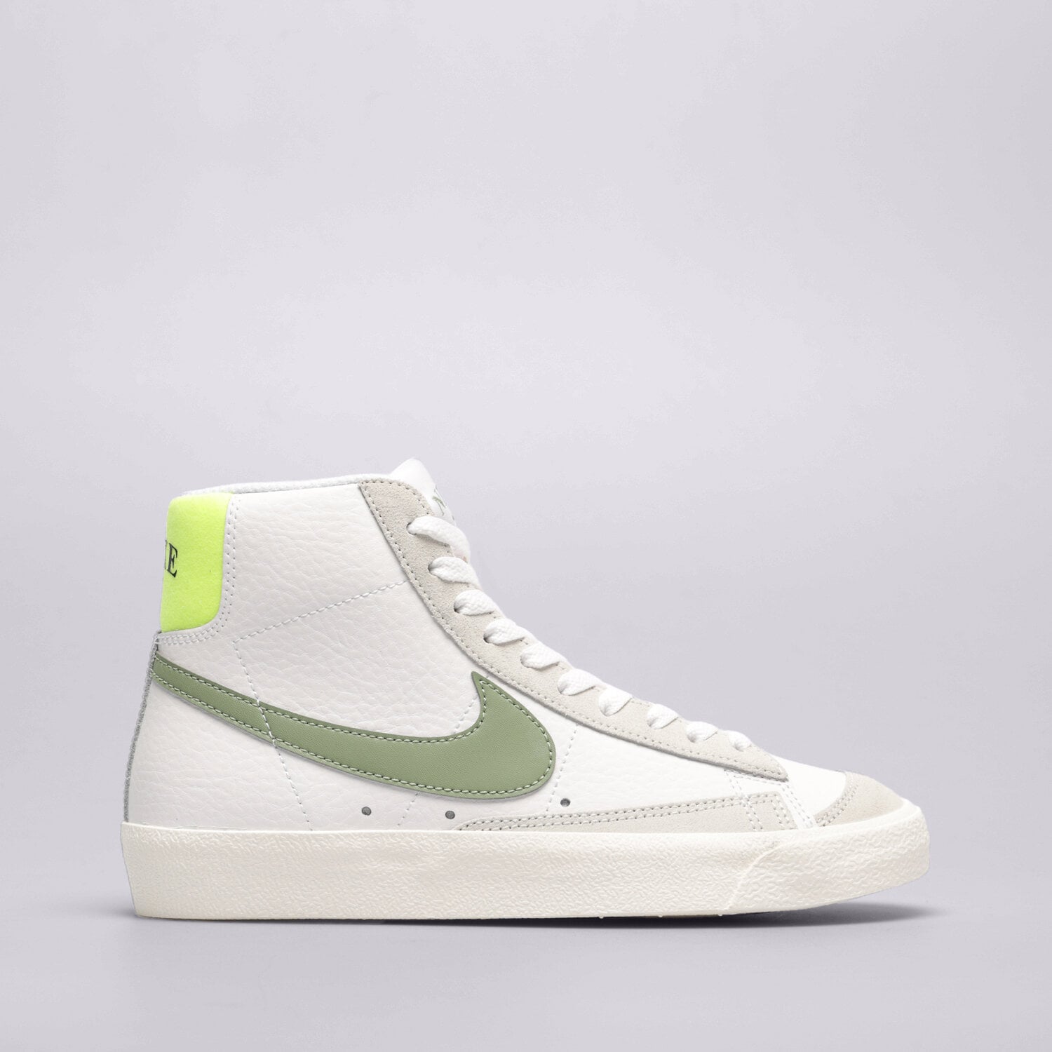 Ženske tenisice NIKE WMNS BLAZER MID '77  FJ4740-100 bijela