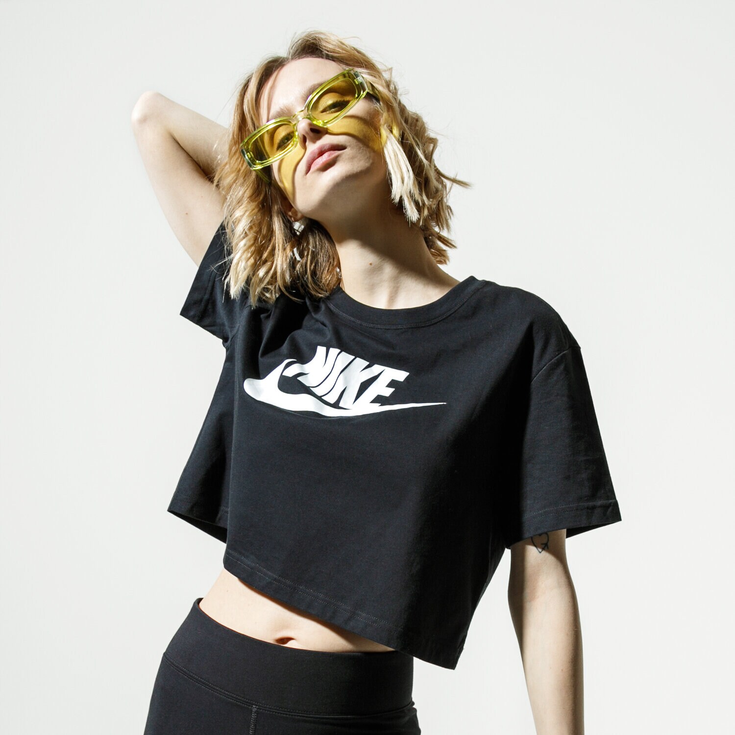 Ženske majice NIKE T-SHIRT SPORTSWEAR ESSENTIAL BV6175-010 crna
