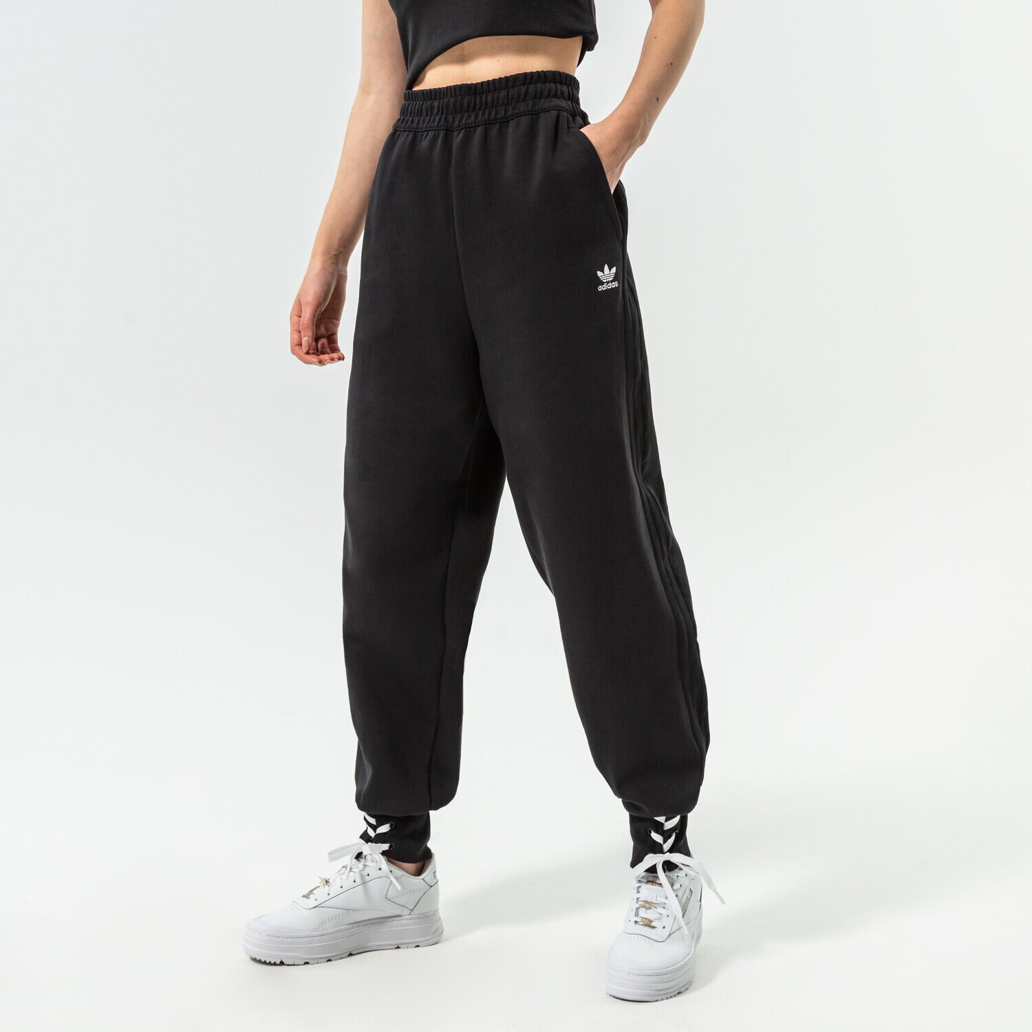 Ženske hlače ADIDAS HLAČE CUFFED PANT HK5064 crna