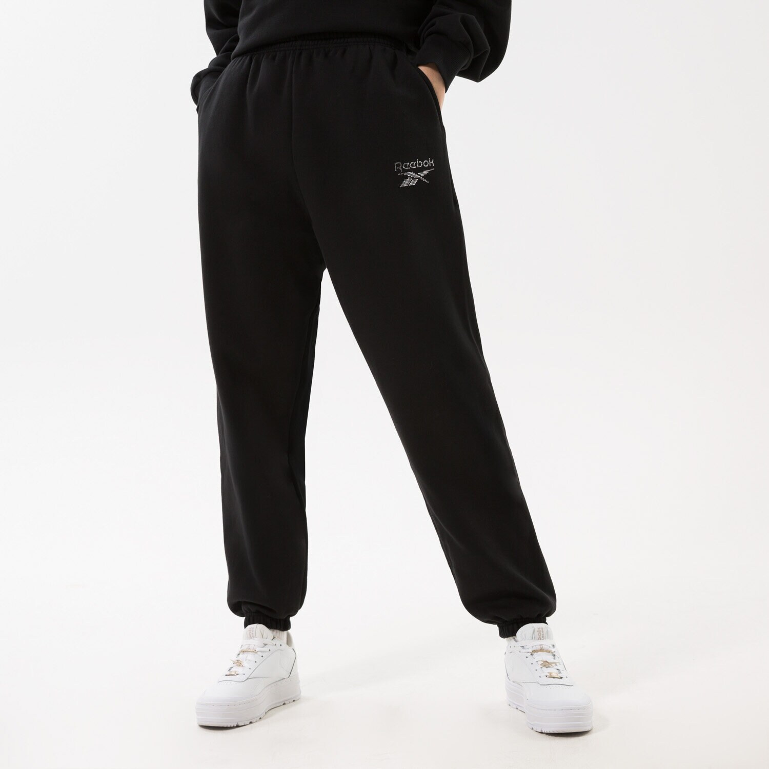 Ženske hlače REEBOK HLAČE CLASSICS SPARKLE PANT BLACK IC3774 crna