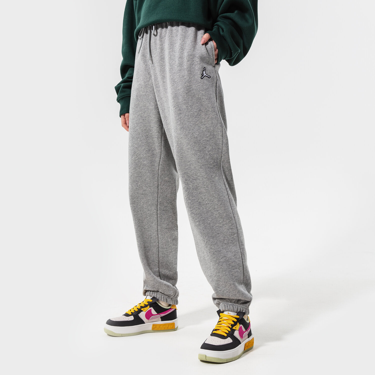 Ženske hlače JORDAN HLAČE ESSENTIAL JOGGERS DN4575-063 siva