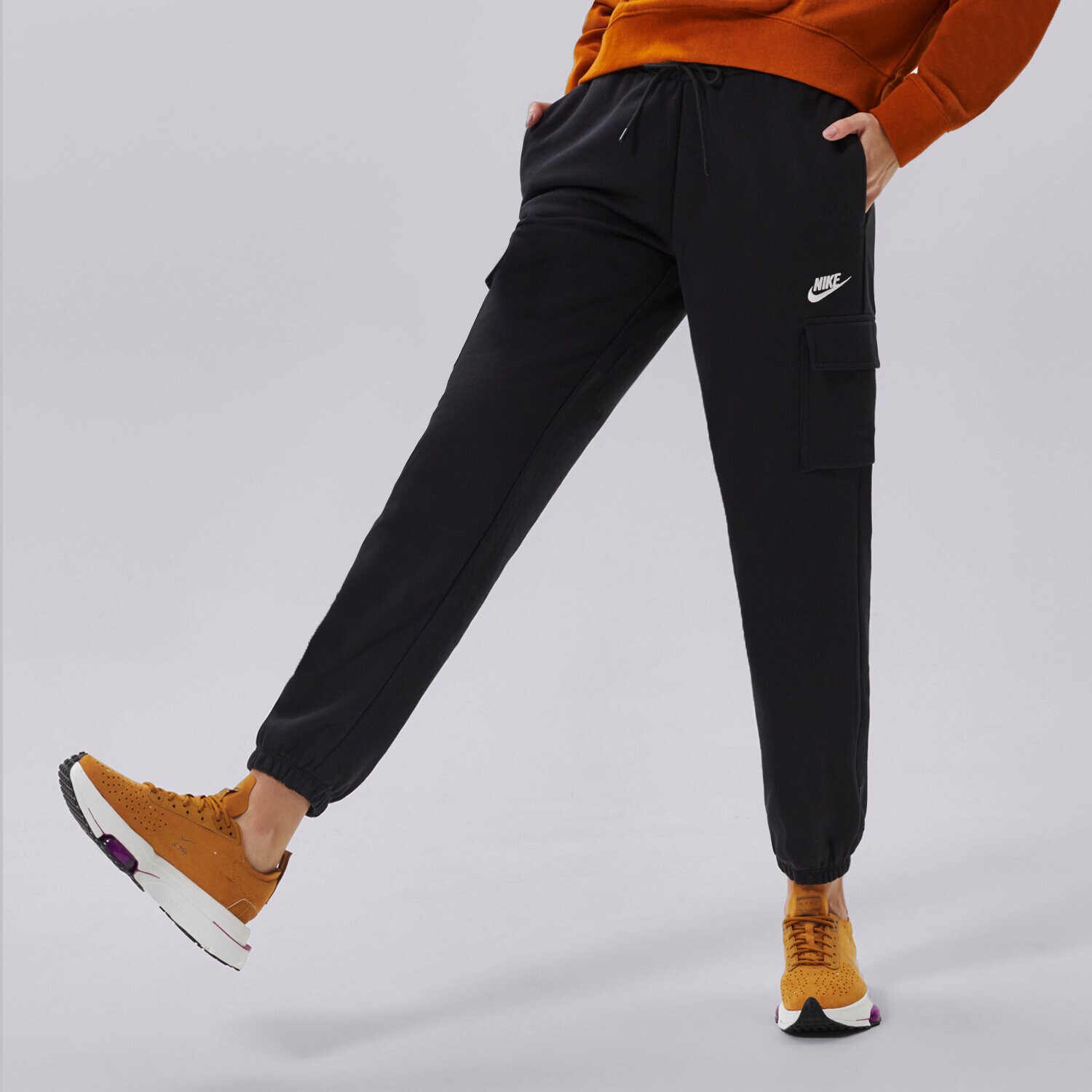 Ženske hlače NIKE HLAČE W NSW ESSNTL FLC MR CRGO PNT DD8713-010 crna