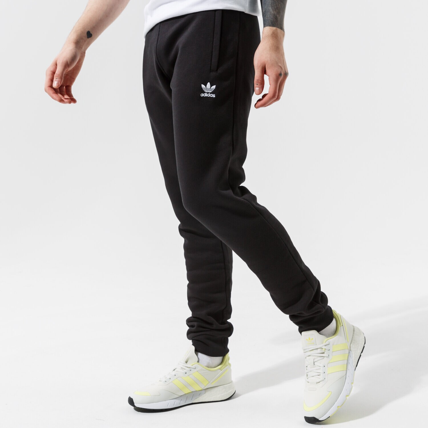 Muške hlače ADIDAS HLAČE TREFOIL ESSENTIAL JOGGERS H34657 crna
