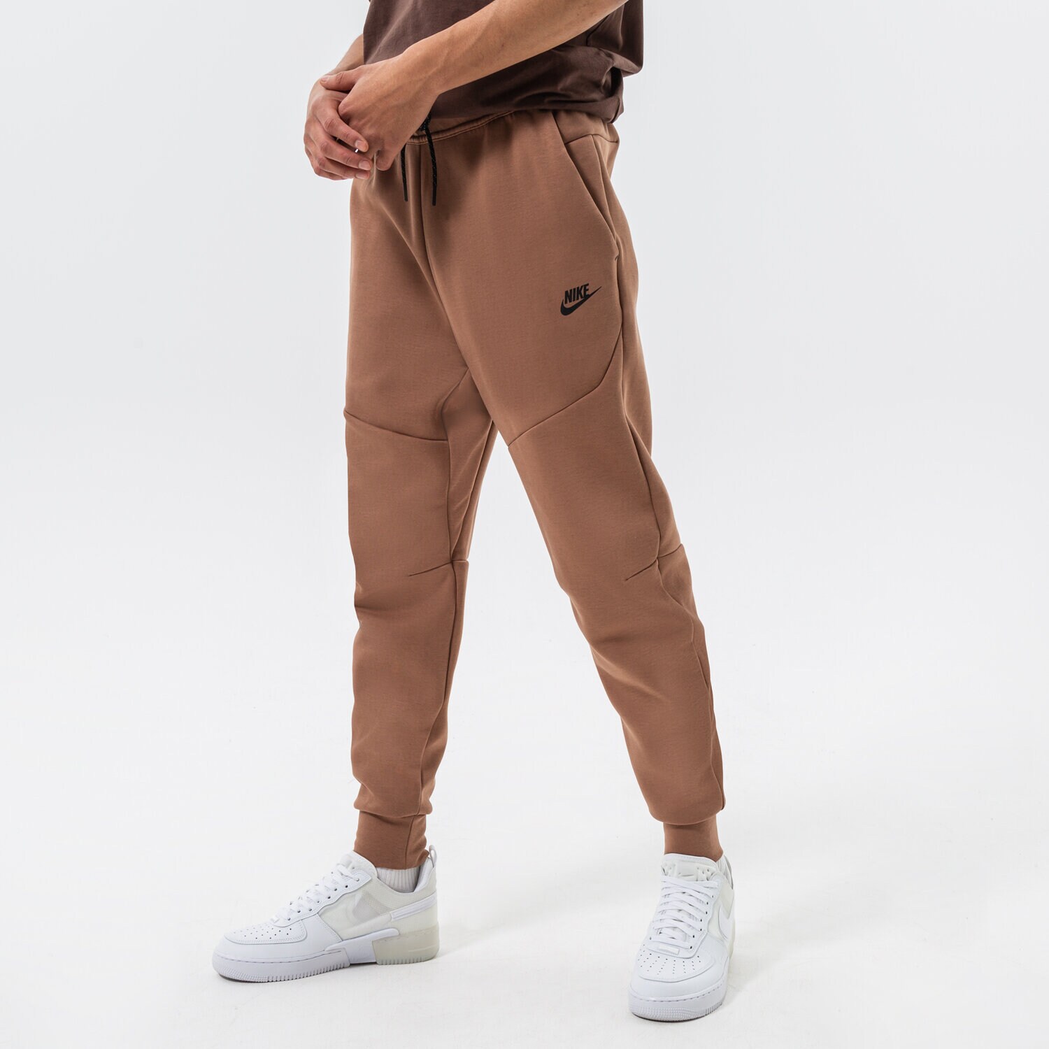 Muške hlače NIKE HLAČE DV0538 DV0538-256 smeđa