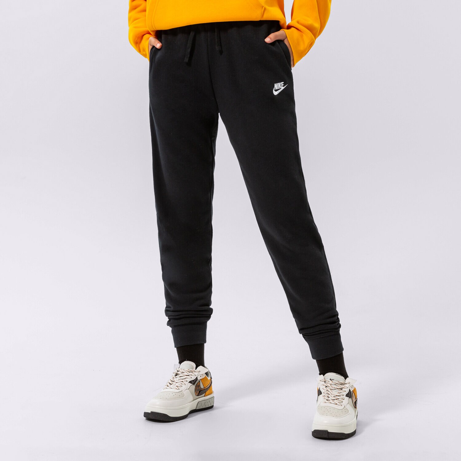 Ženske hlače NIKE HLAČE W NSW CLUB FLC MR PANT STD DQ5191-010 crna