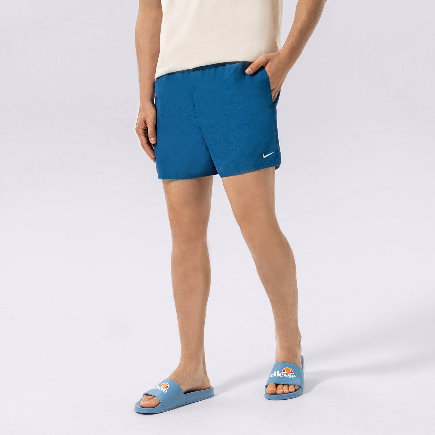Muške kratke hlače NIKESWIM KRATKE HLAČE ESSENTIAL 5" NESSA560-444 plava