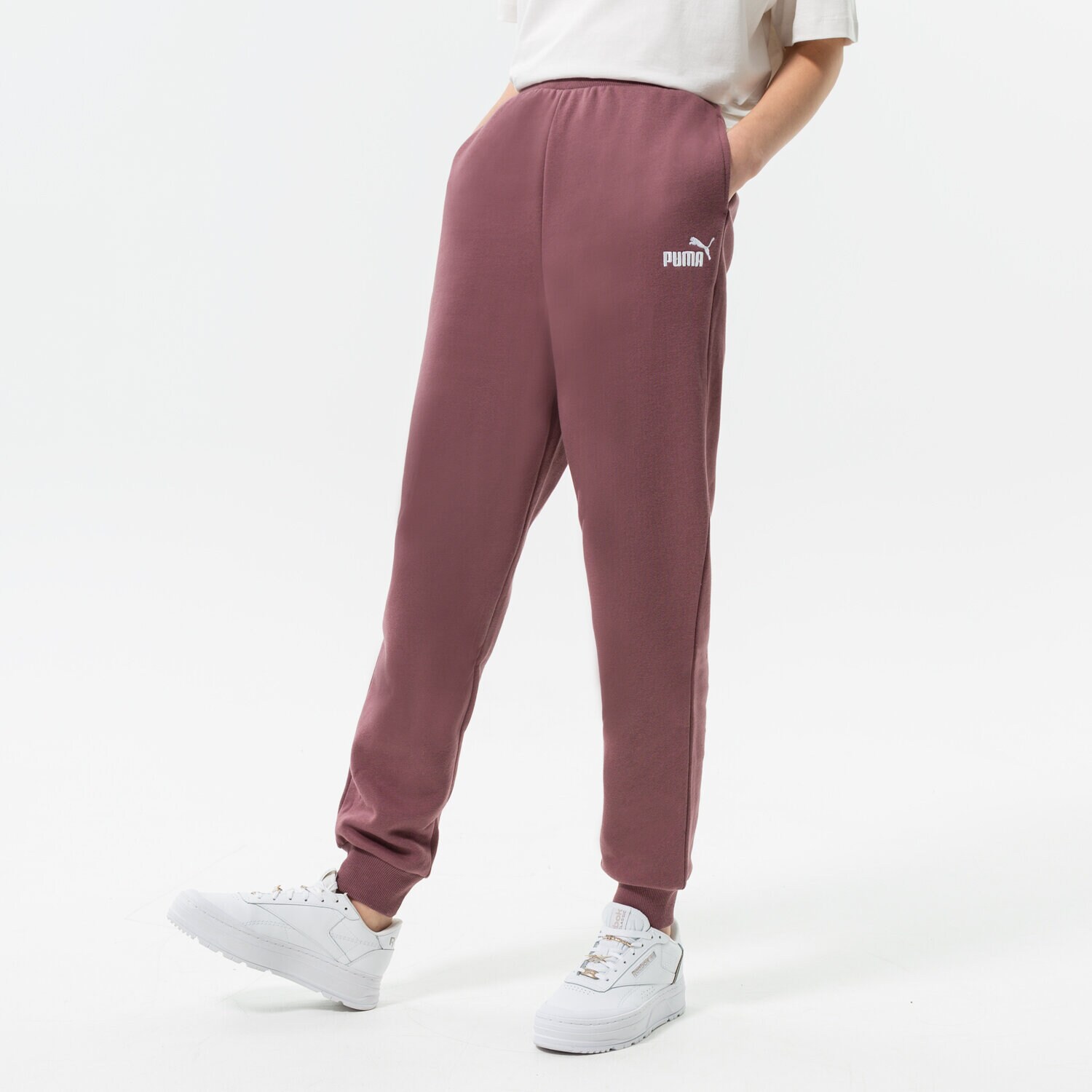 Ženske hlače PUMA HLAČE ESS+ EMBROIDERY HIGH-WAIST FL 670007 75 ljubičasta