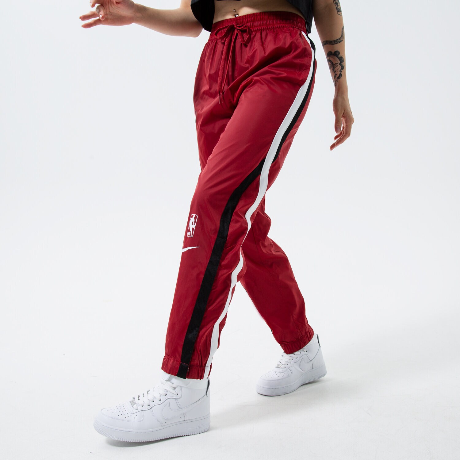 Ženske hlače NIKE HLAČE CHI W NK TRKST PANT CTS CE NBA DO0131-698 bordo