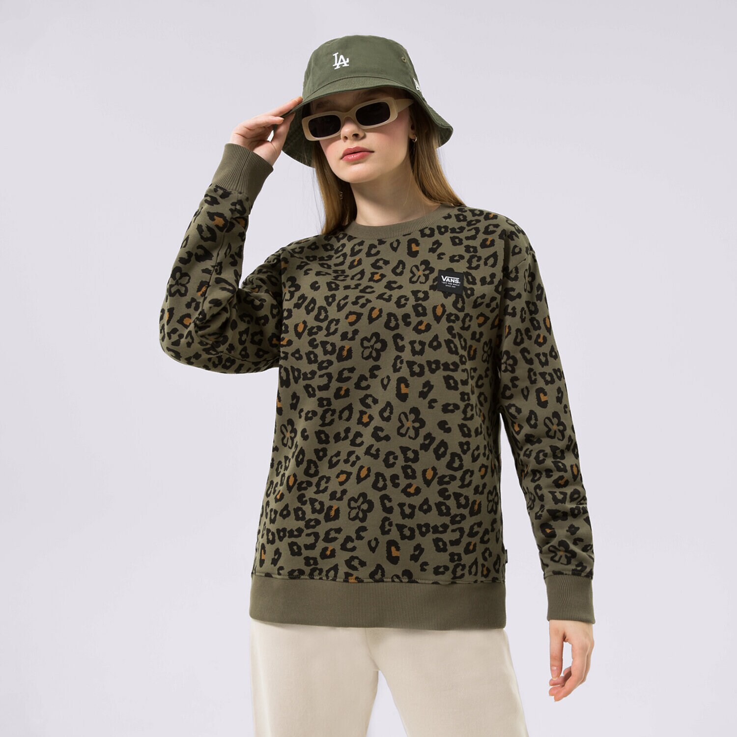 Ženske dukserice VANS VESTA FLORAL ANIMAL CREW GRAPE LEAF VN000435KCZ1 šarena
