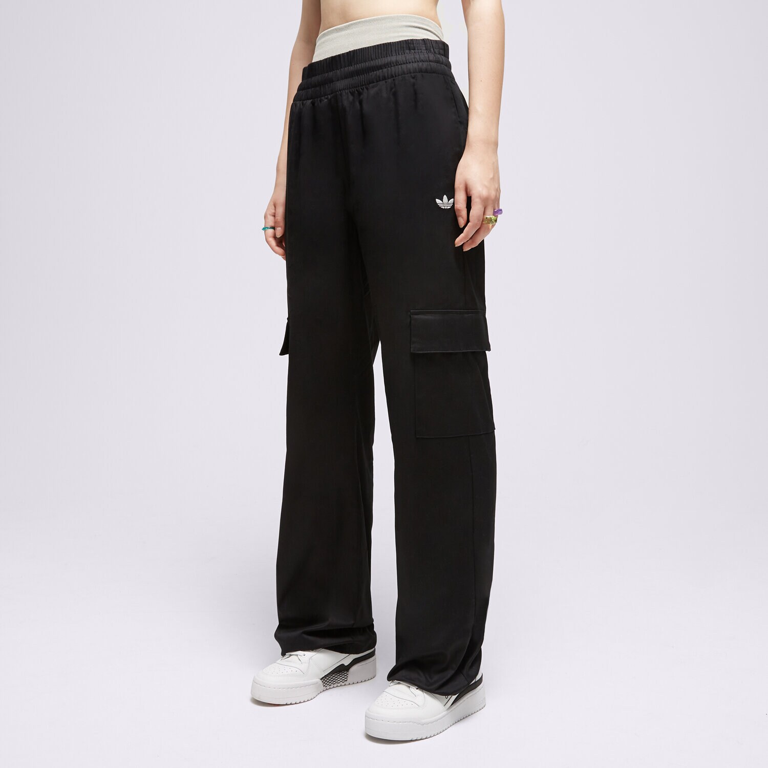 Ženske hlače ADIDAS HLAČE WIDE CARGO PANT IJ8183 crna