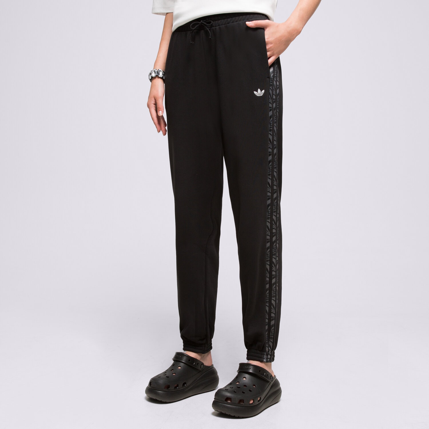 Ženske hlače ADIDAS HLAČE JOGGER PANT IJ8180 crna