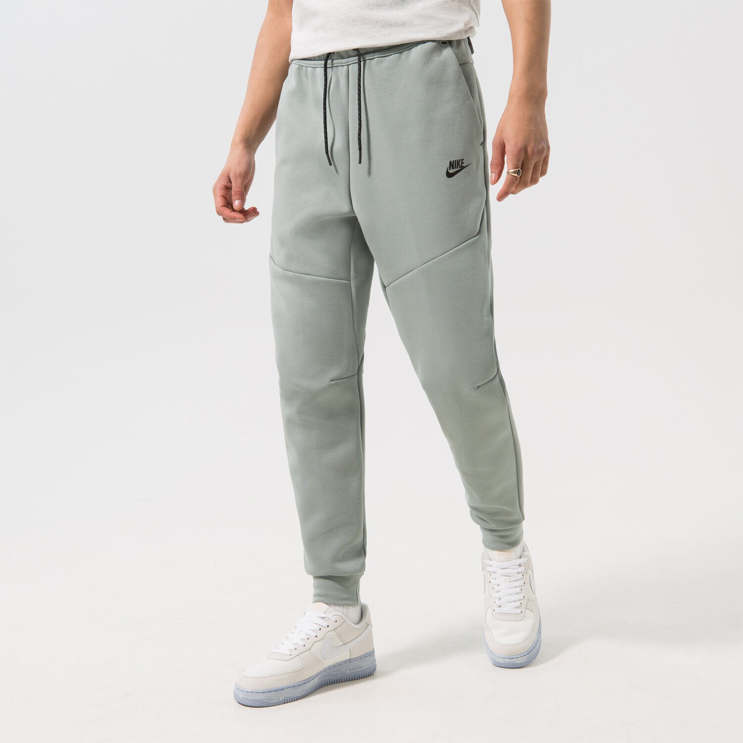 Muške hlače NIKE HLAČE SPORTSWEAR TECH FLEECE CU4495-330 siva