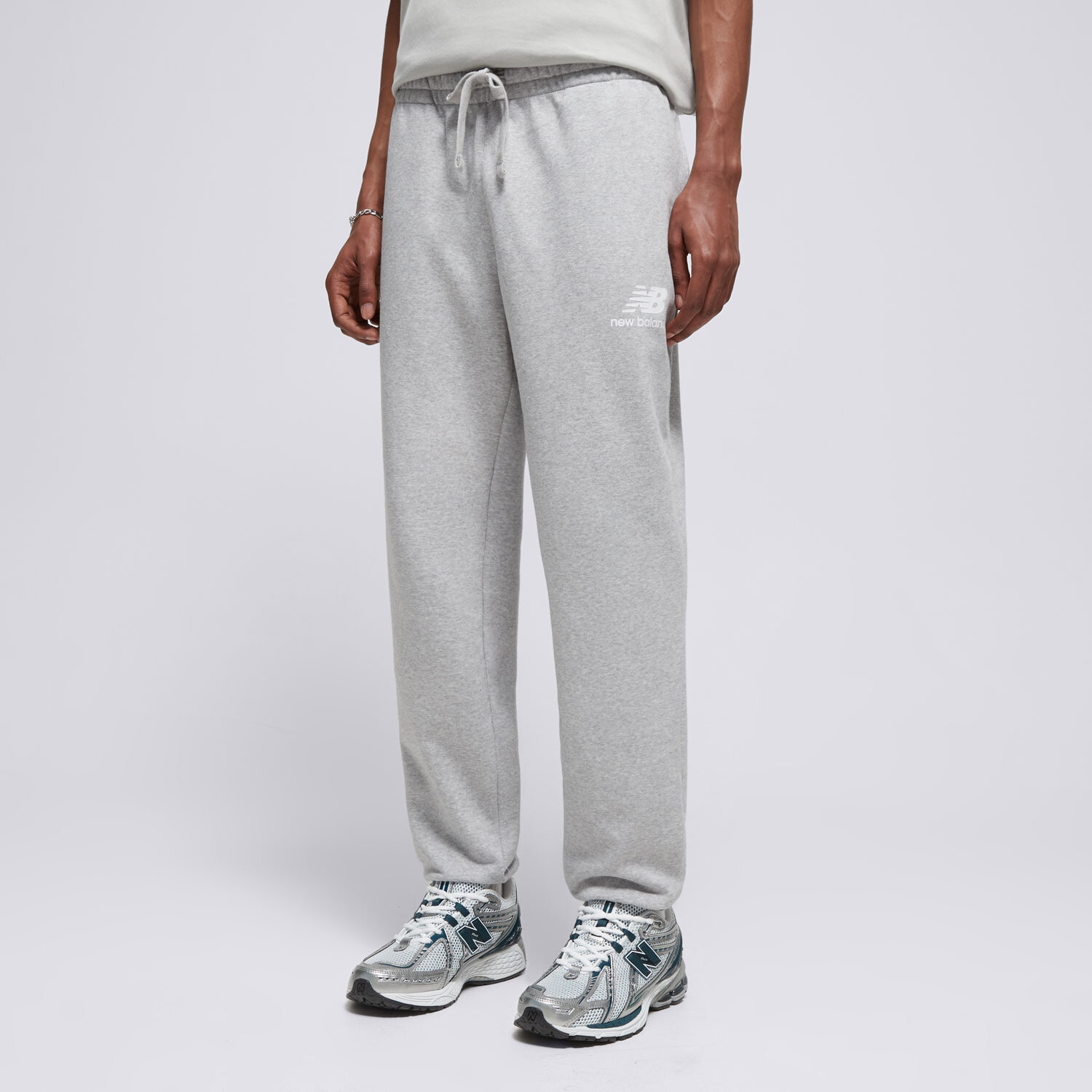 Muške hlače NEW BALANCE HLAČE NB ESSENTIAL STACKED MP31539AG siva