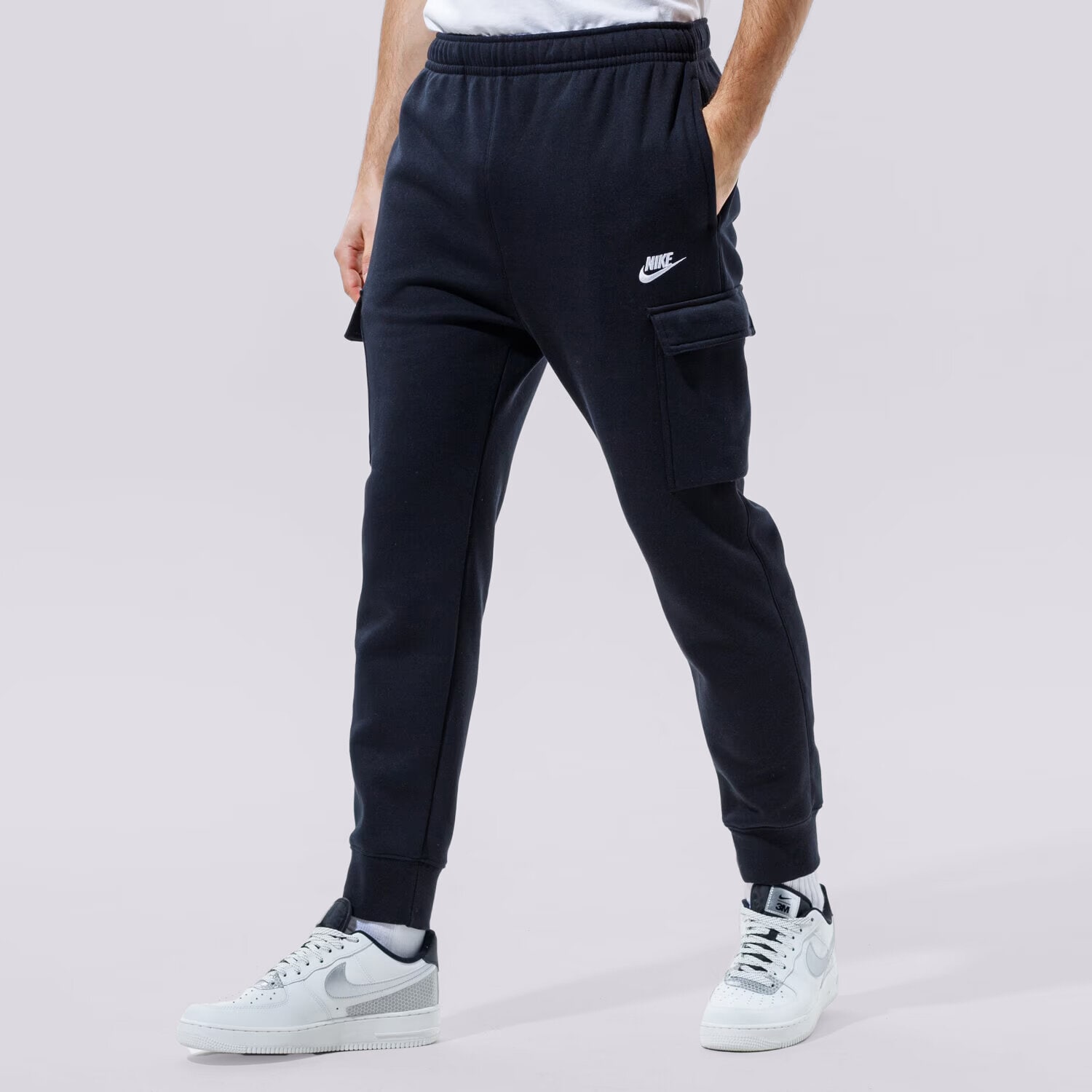 Muške hlače NIKE HLAČE SPORTSWEAR CLUB FLEECE CARGO CD3129-010 crna