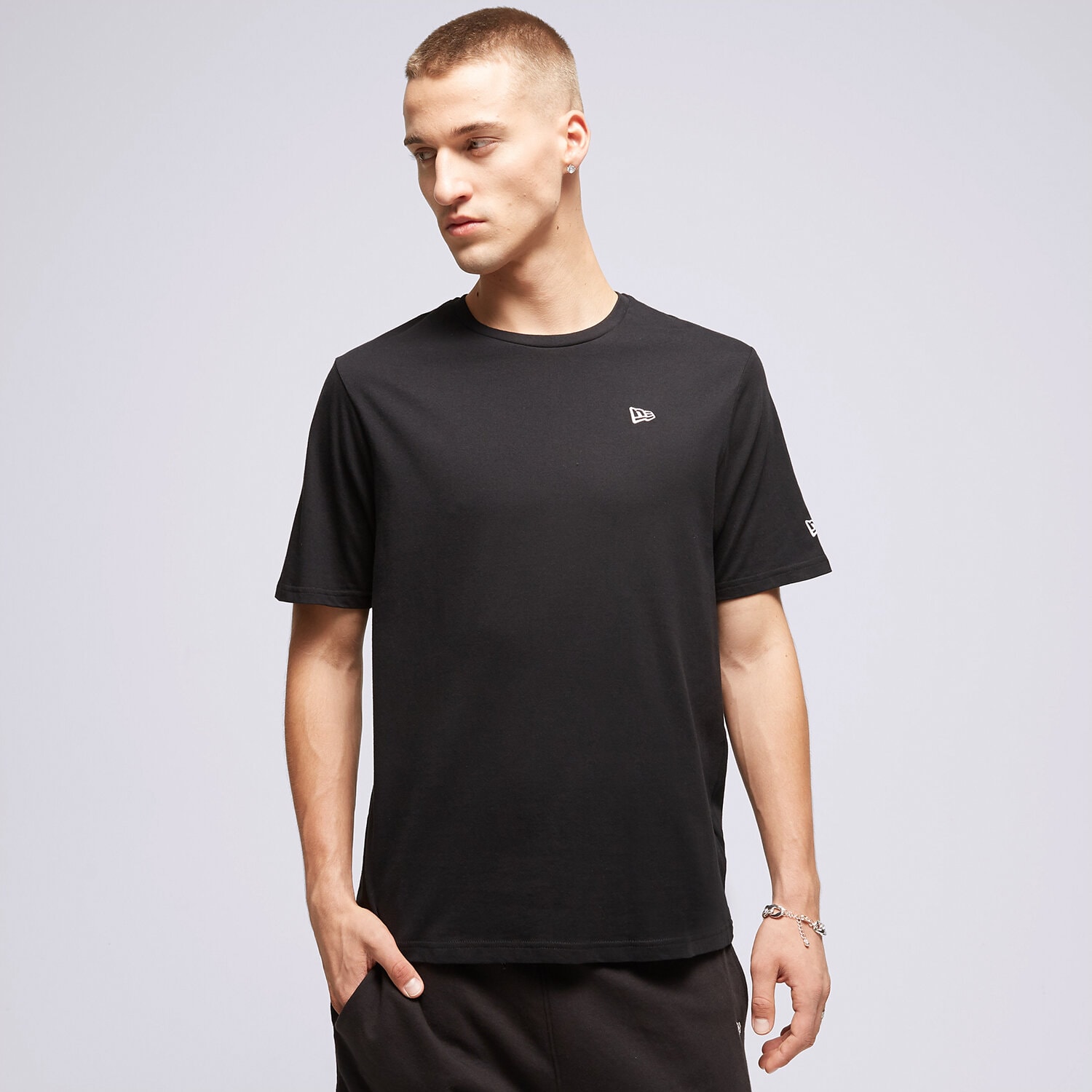 Muške majice NEW ERA T-SHIRT NE ESSENTLS NONE 60416742 crna